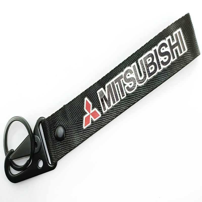 ميدالية وسلسلة مفاتيح سيارة قماش بحلقة معدن متوافق مع شعار سيارة  -ميتسوبيشى- لون اسود
