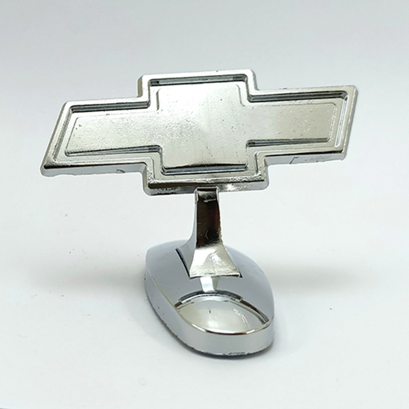 علامة شعار سيارة معدن بقاعدة لصق دبل فيس متوافقة مع شيفرولية لون سلفر