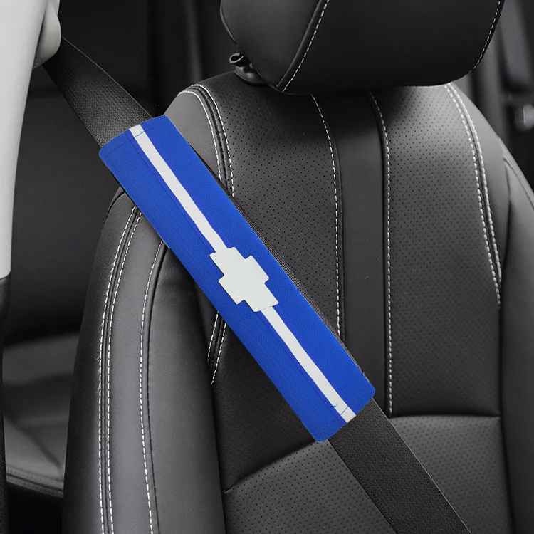 غطاء جلد لحزام امان مقعد السيارة بشريط وشعار عاكس للأضاءة 2 قطعة متوافق مع - شيفرولية - لون ازرق