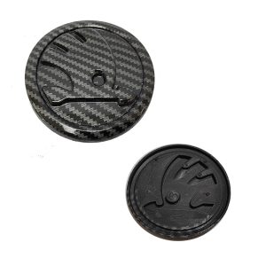 ملصق سيارة ، شارة بديل العلامة القديمة والتالفة او المفقودة ( علامة كاربون متوافقة مع سكودا ، مقاس قطر 9 سم ، كود : 6025)