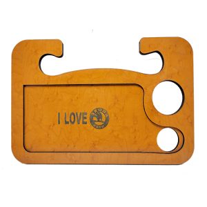 صنية طاولة طعام ومشروبات ومتعلقات خشب للسيارة متعددة الاستخدامات استاند ماكولات واستاند لابتوب - حفر ليزر سكودا I LOVE - طول 42 سم عرض 26.5 سم ارتفاع 10مم