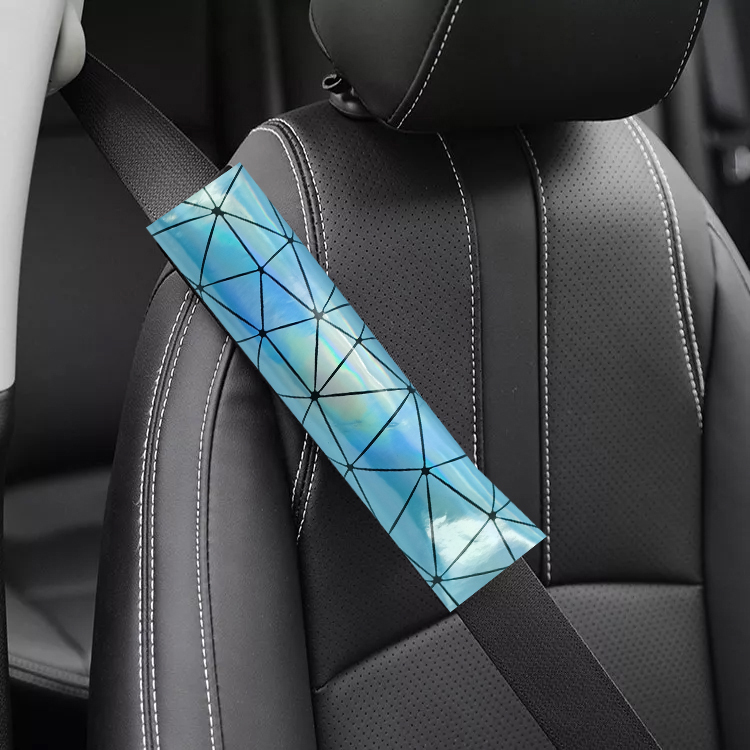 جراب حافظة غطاء جلد ومبطن فيبر لحزام امان مقعد السيارة من قطعتين مناسب لكل السيارات - لون لبنى خطوط اسود بطبقة فسفور عاكسة للضوء -