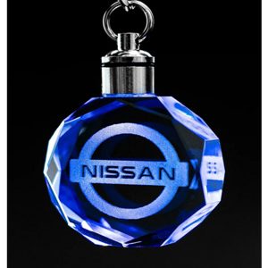 ميدالية وسلسلة مفاتيح سيارة كريستال اضاءة متغيرة 7 الوان متتاالية مناسبة لمفاتيح السيارة والدراجات النارية ومفاتيح العائلة - متوافقة مع نيسان