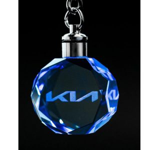 ميدالية وسلسلة مفاتيح سيارة كريستال اضاءة متغيرة 7 الوان متتاالية مناسبة لمفاتيح السيارة والدراجات النارية ومفاتيح العائلة - متوافقة مع كيا الجديدة