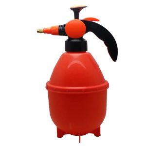 مضخة رش يدوية بمكبس مسدس رش للحديقة وللنباتات والفناء والحشائش وللتنظيف المنزلي ولغسيل السيارات ، متعددة الاستخدامات - لون احمر مدور 2 لتر