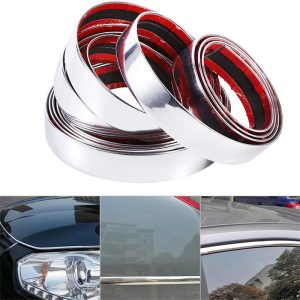 شرائط عالمية مطلية بالكروم يمكن تشذيبها يدويًا حسب الرغبة لتزيين حواف باب السيارة ، خيارًا مثاليًا لتركيب التصميمات الداخلية والخارجية لسيارتك (طول 5 متر عرض 3 سم)