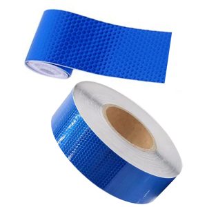 شريط عاكس ، تقنية منشورية مع مكعبات من البلورات الدقيقة يزيد من السطوع ويكون واضحًا بشكل في الليل (عش النحل لون ازرق ، طول 50 متر، عرض 5 سم)