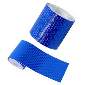 شريط عاكس ، تقنية منشورية مع مكعبات من البلورات الدقيقة يزيد من السطوع ويكون واضحًا بشكل في الليل (عش النحل لون ازرق ، طول 5 متر، عرض 5 سم)