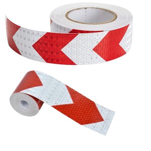 شريط عاكس ، تقنية منشورية مع مكعبات من البلورات الدقيقة يزيد من السطوع ويكون واضحًا بشكل في الليل (عش النحل سهم احمر ابيض ، طول 50 متر، عرض 5 سم)