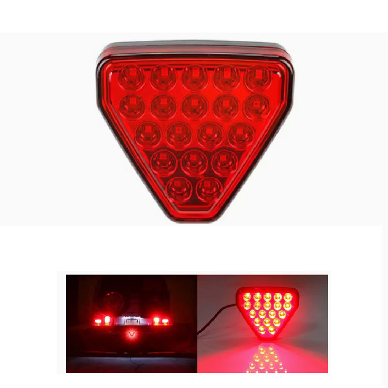 مصباح إيقاف خلفي ثالث وامض فلاش مصباح ليد خلفي للسيارة ، تصميم مثلث جذاب ، للسيارات والموتوسيكلات والاسكوتر وغيرها (20 ليد احمر ثابت و فلاش ، كود : 9100)