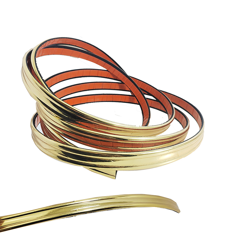 شريط لاصق من الكروم ، ديكور وتزيين السيارة من الداخل والخارج وايضا يستخدم فى المنازل والمكاتب ، متعدد الاستخدامات(ذهبى مضلع ، طول 3 متر عرض 2 سم)