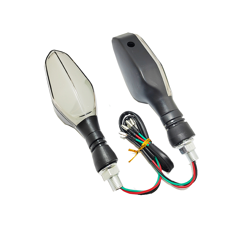 طقم مصابيح إشارة انعطاف LED عالمية للدراجات النارية والسكوتر، مع ميزة إسقاط أسهم مضيئة على الأرض (اضاءة اصفر واحمر فلاش ، 2 قطعة ، كود : 10508)